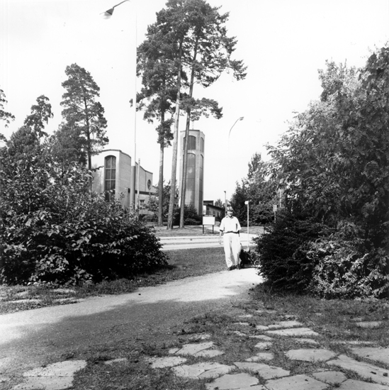 S:t Lukas kyrka, Kallhäll. Invigd 1977. Kyrkan ...