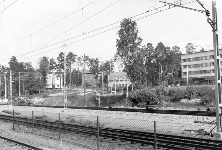 Kallhälls centrum. Vy från järnvägsstationen. F...