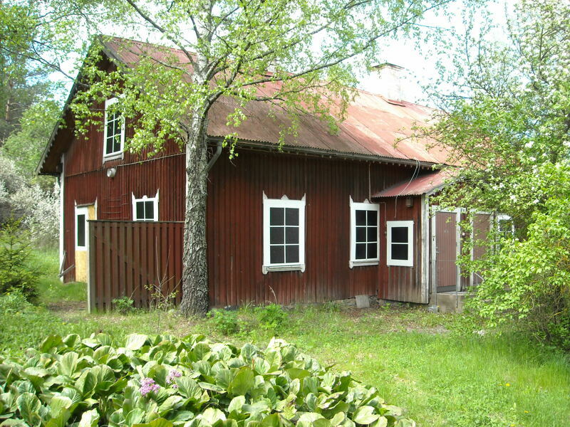 Rättarbostaden vid Veddesta gård 2014 Den vänst...