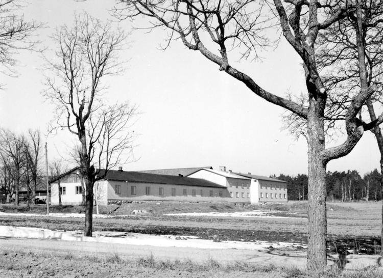 Veddesta gård. Hönseriet, uppbyggt 1954 efter b...