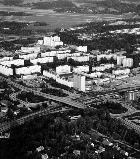 Jakobsberg. Flygbild över Jakobsbergs centrala ...