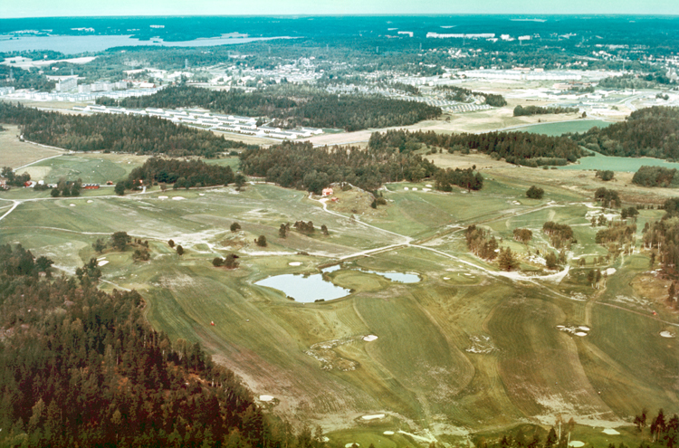 Flygbild över Viksjö golfbana. 