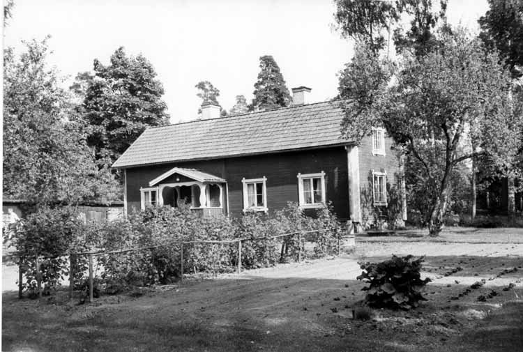 Strömsdals gård från gamla Enköpingsvägen. Huvu...