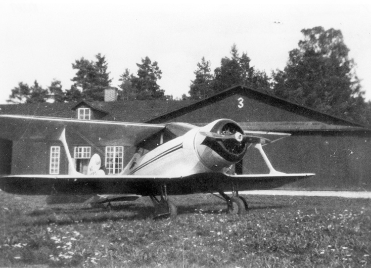 Barkarby flygfält. Plan vid gamla hangaren.