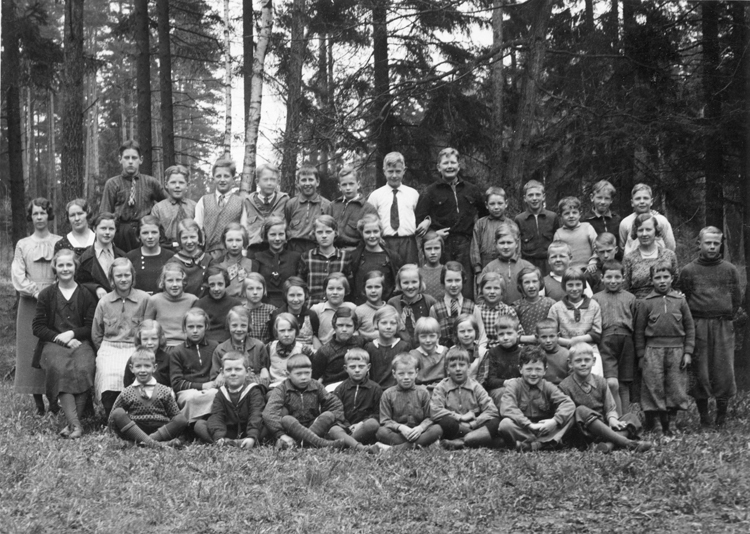 Kallhälsskolan. Klasskort 1935. Lärare Rut Sven...