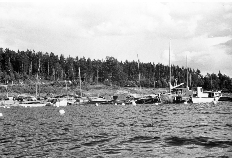 Jakobsbergs båtsällskaps båthamn vid Sandudden.