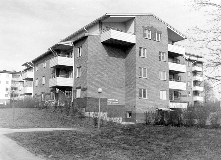 Jakobsberg. Västerby. Kvartalsvägen med Jakobsb...