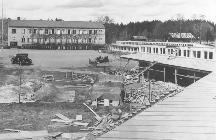 Aspnässkolan i olika utvecklingsstadier. 1945 å...