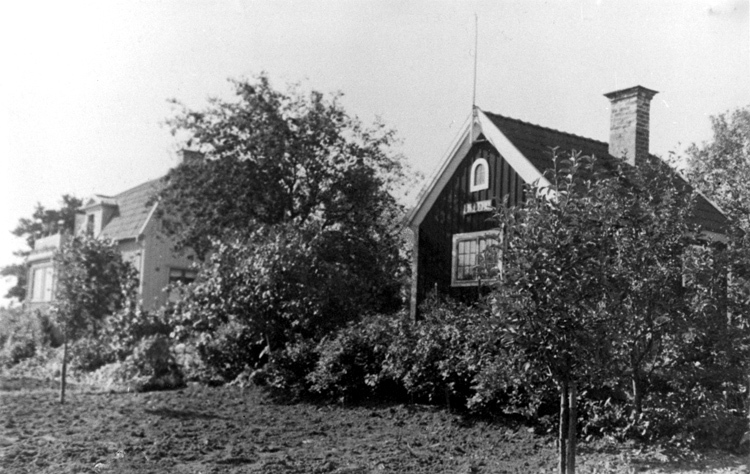 Barkarby. Villa Lillebo nr 2 (t v) vid Åkerbyvä...