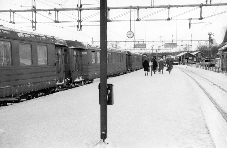 Vy från mittperrongen mot norr 14/1 1967.