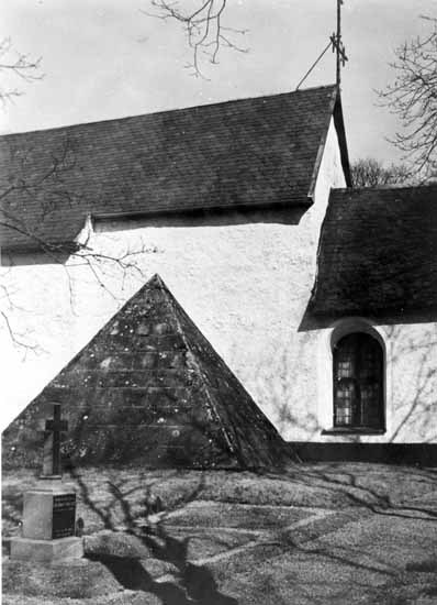 Järfälla kyrka. Interiör från Adlerbergska grav...