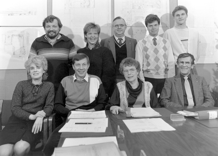 Fritidsnämnden 1983-1985. Ledamöter och tjänstg...