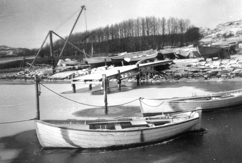 001143 - Infrusna båtar inne vid Sältan, idag Hamnplan, januari 1950.