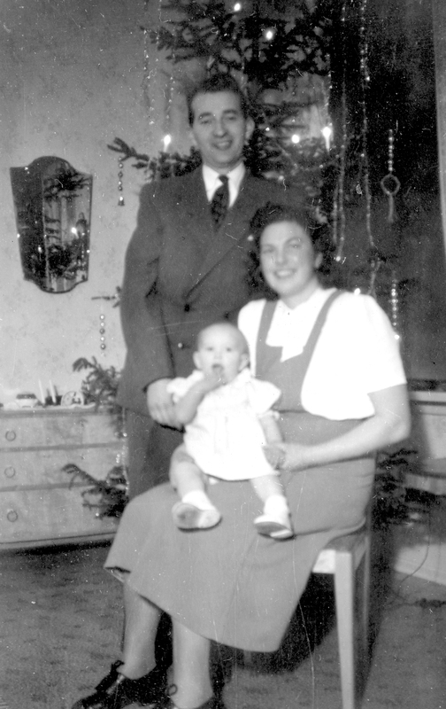 001108 - Gustav Hedemyr, köpman med fru Irene och dotter Marianne
