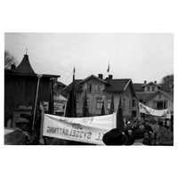 000917 - 1:a majdemonstration, torget 1955