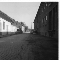 003529 - Strandvägen söderut vid dåvarande Konservfabriken, 1961.