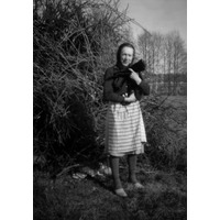 001565 - Kvinna med katt