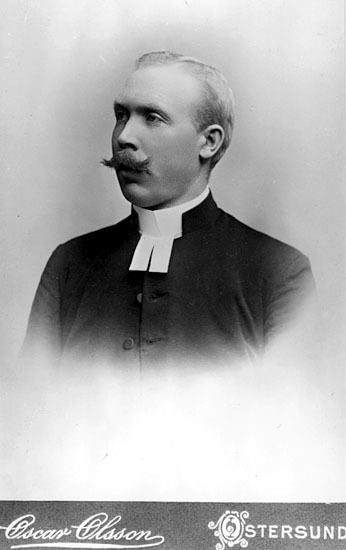 Kyrkoherden J Tjärnström.