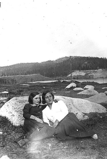 Från vänster: Viola Andersson och Barbro Sjölun...