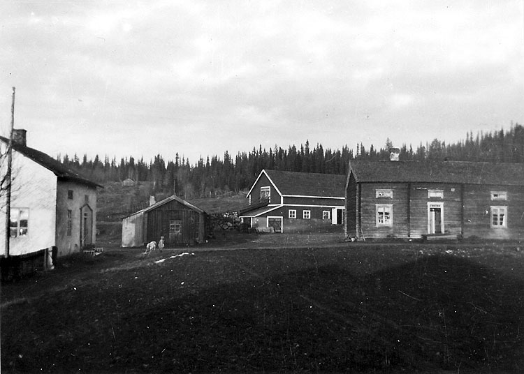 Till vänster: Bagarstuga från 1880-talet ombygg...