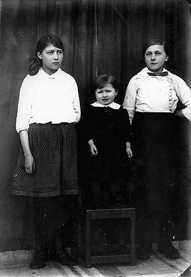 Från vänster: Edla Johansson, född 1907, död 19...