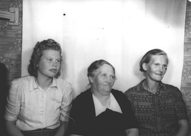 Fanny Burström, Bjurbäck med mor och dotter.