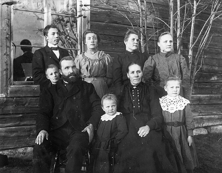 J.A. Näslund med familj.