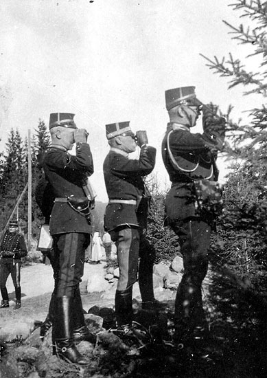 Regementena I 20. Hälsningsmanöver 1904. Sundin...