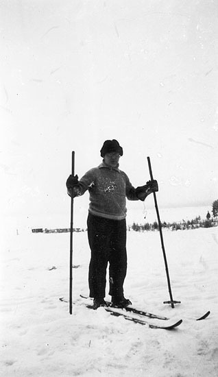 Missionären Gustav Lundgren på skidor.