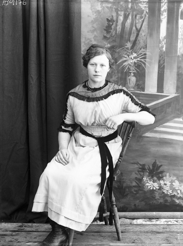 Porträtt av Naima Forsberg född Lundmark.