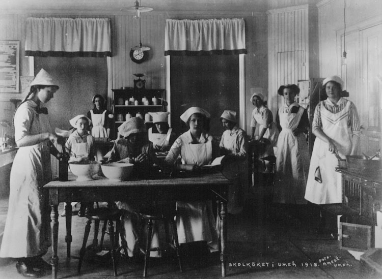 Flickskolan, skolköket 1915.