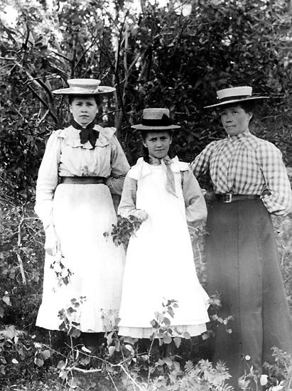 Lina Lindberg tillsammans med sina två döttrar.