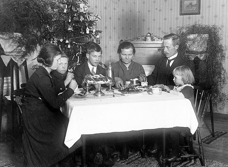 Troligen August Vestman med familj.