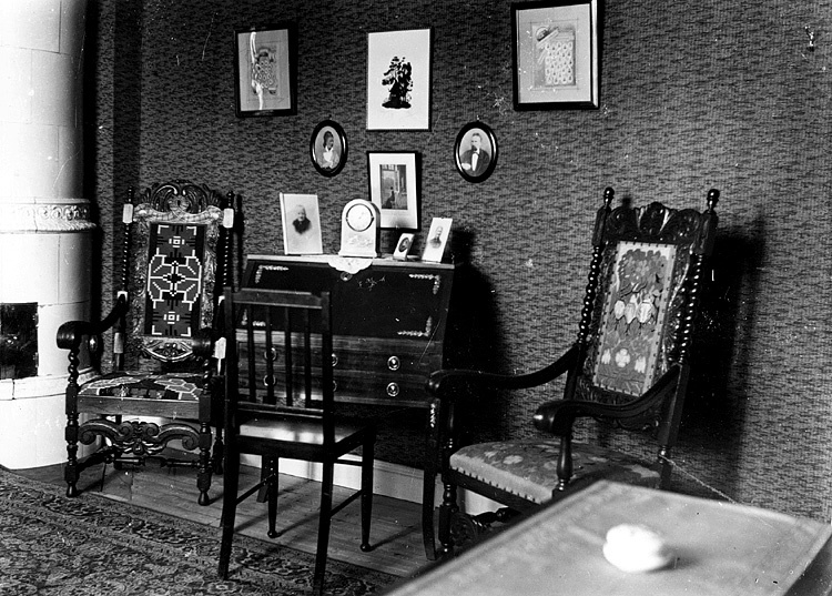 Interiör från Karlssons hem år 1937.