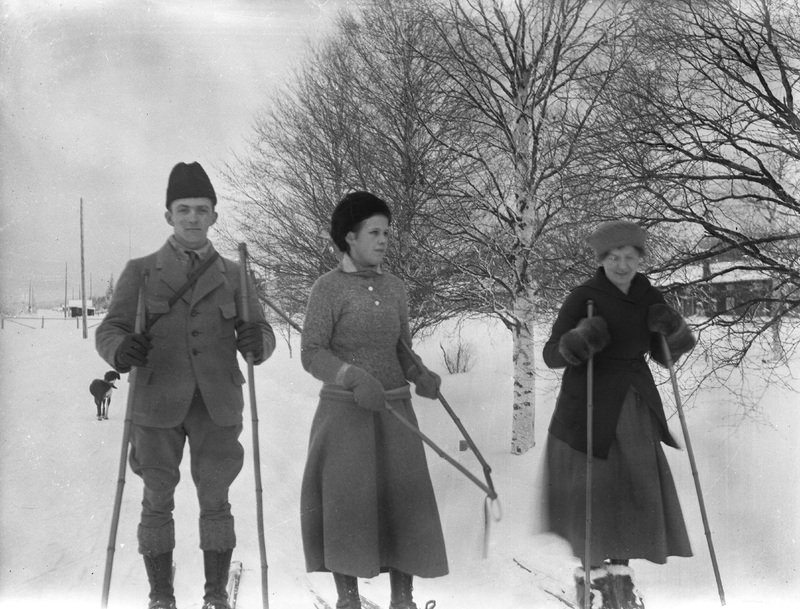 Aina, Edvin och Olga mitt för kondis jan. 1921.