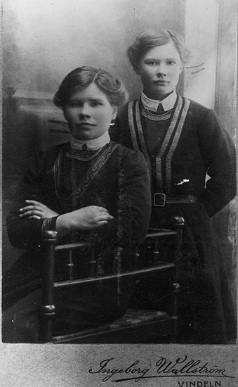 Porträtt av systrarna Anna Alfrida och Maria Ni...