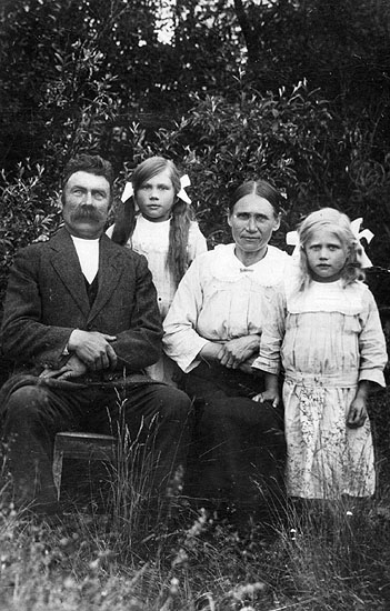 Gruppbild av familjen Per-Olof Grubbström 1917.
