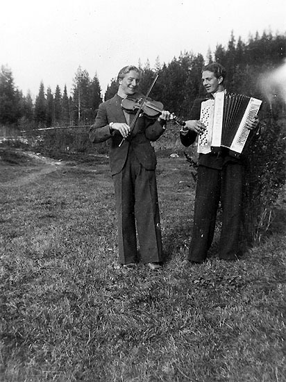 Till vänster: Lennart Johansson, född 1922, kon...
