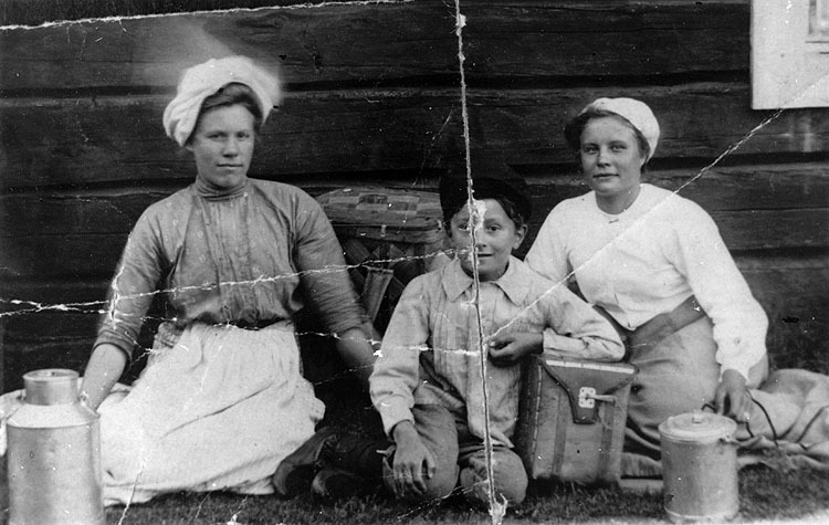 Hos Burströms i Ormsjö, omkring 1910. Från väns...