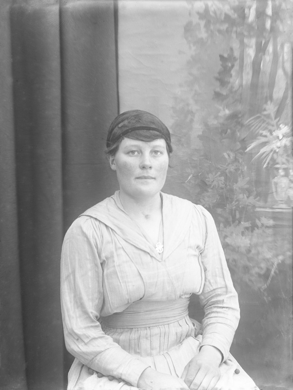 Eva Rönnholm, Nyby gift Samuelsson.