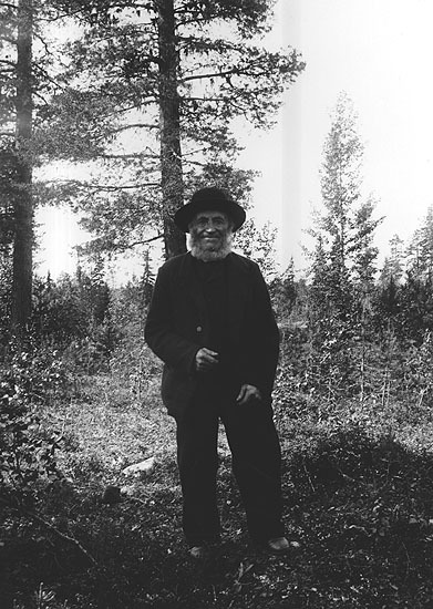 Erik Eriksson i Storarmsjö fotograferad 1905 -1...