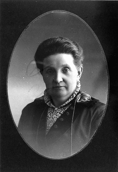 Fru Jenny Häggbom, gift med bankdirektör Häggbom.
