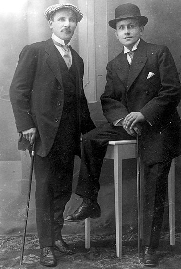 Till vänster: Frans Herman Sörlin, född i Sämsk...