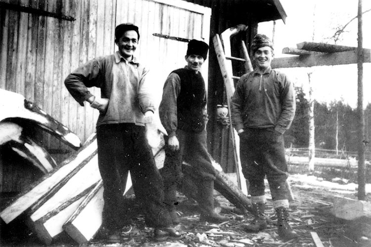 Båtbyggarna Abel Norberg med sönerna Gösta och ...