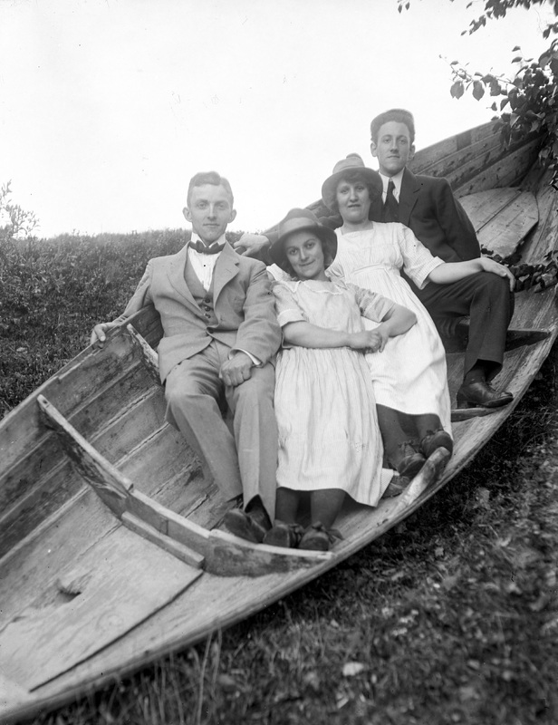 Edvin Norman m.fl i båten juli 1921