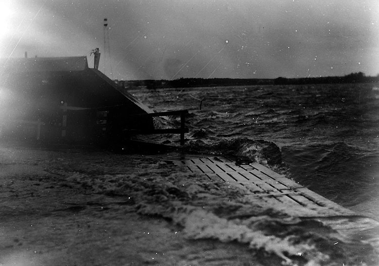 Hamnen. Översvämning på kajen, 1920-talet (1922?).