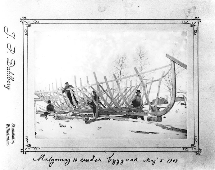 Ångbåten Malgomaj II under byggnad 8/5 1903. På...