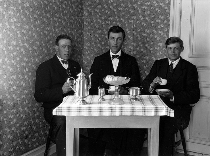 Till vänster: Ossian Johansson, Brattliden, Adr...