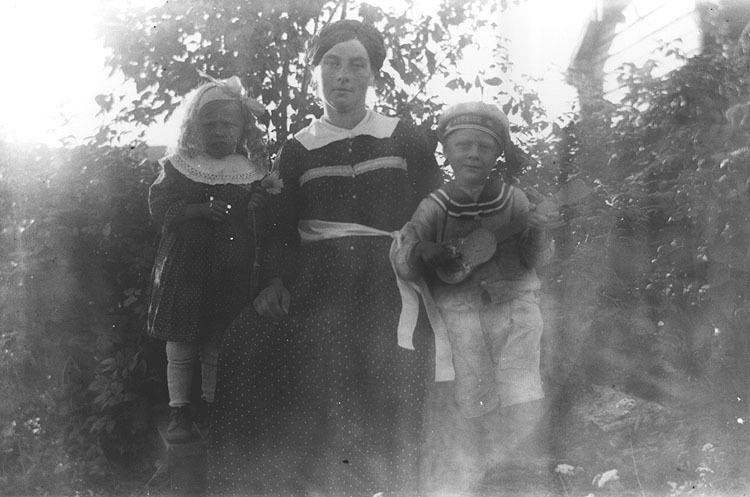 Agda Burström, Bjurbäck med barnen Agda och Ivar.
