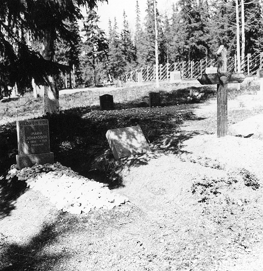 Kyrkogården. Juni 1966
